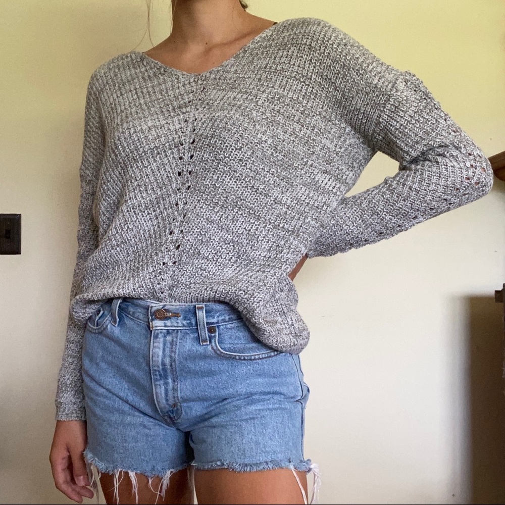 Gray knit v-neck sweater❄️